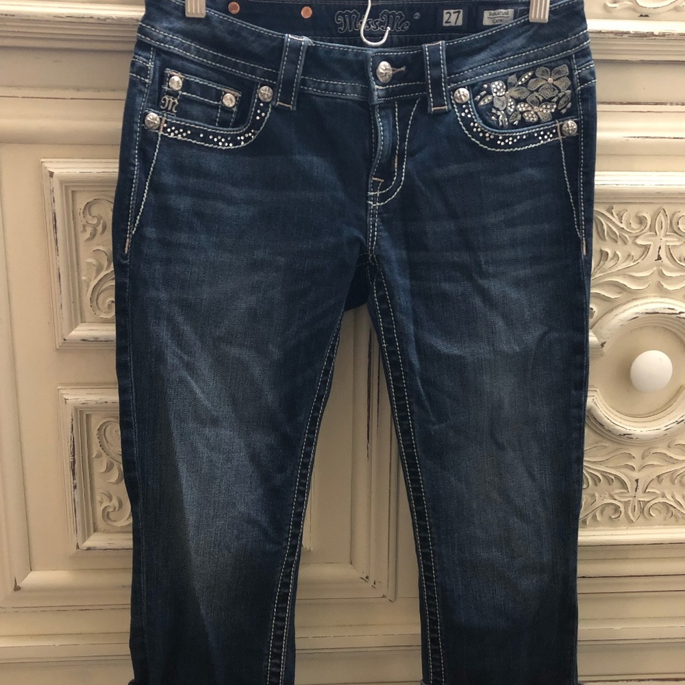 Rhinstone detailed jean capris